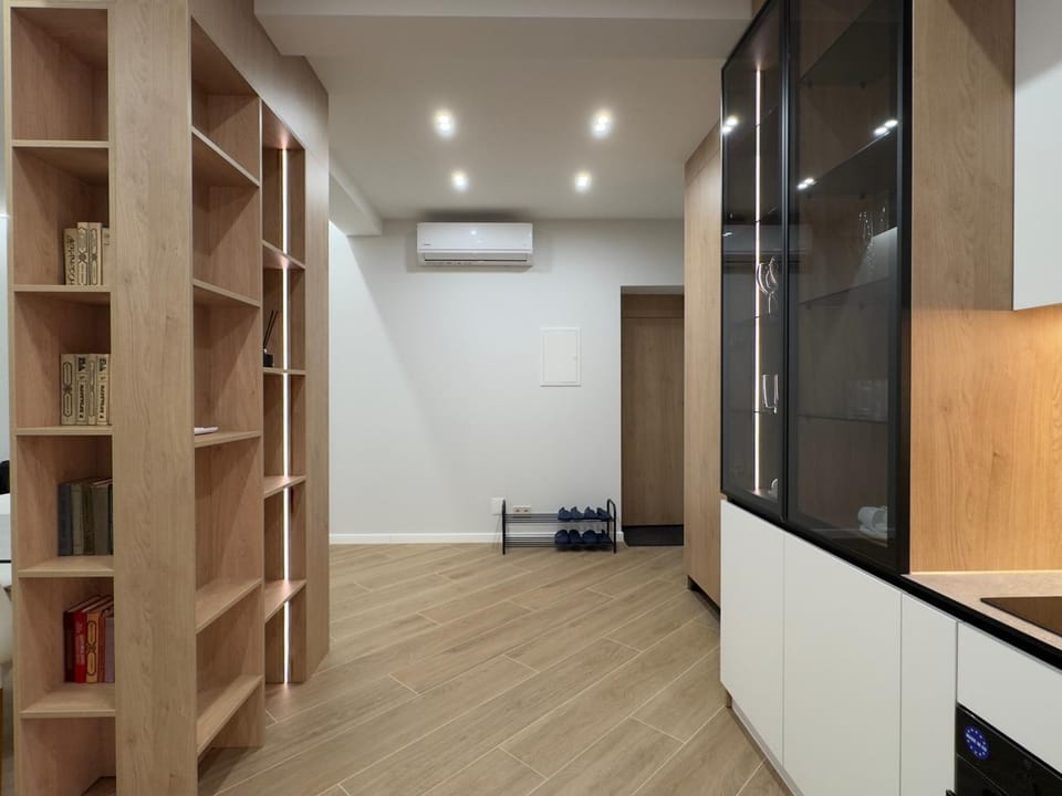 Library, wardrobe, air conditioner