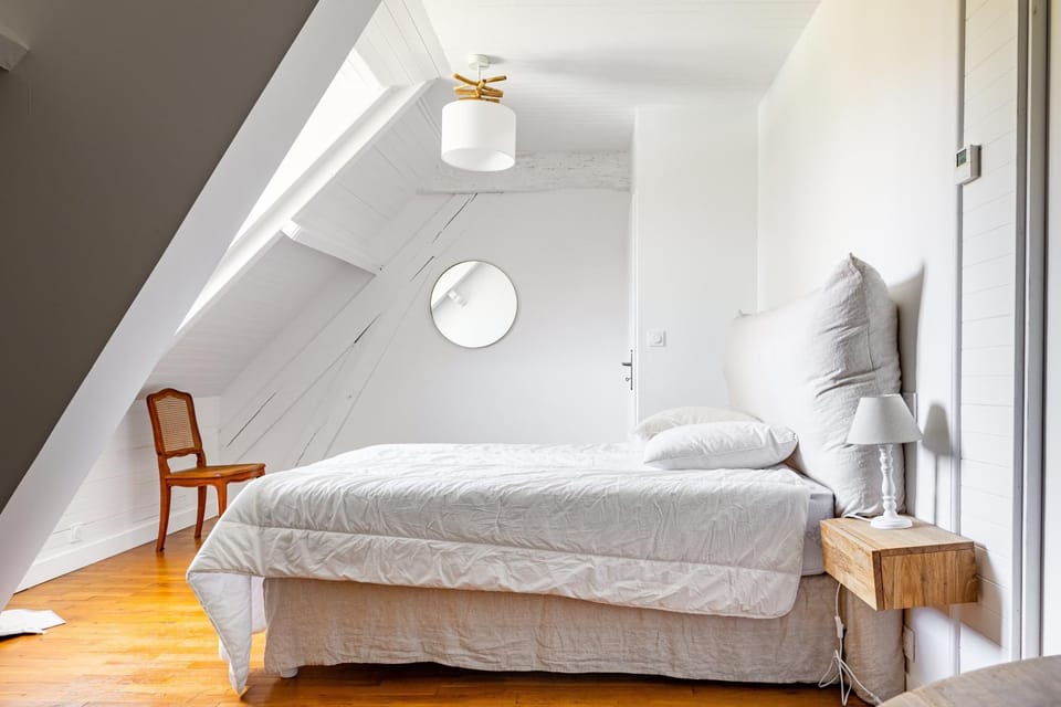 Property building, Living room, Bedroom