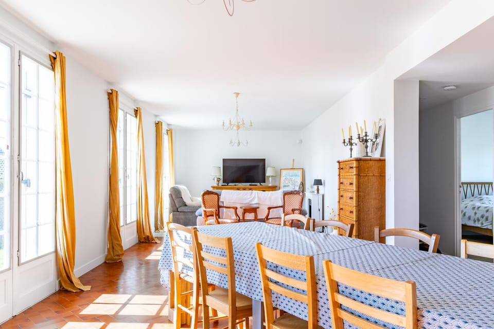 Property building, Living room
