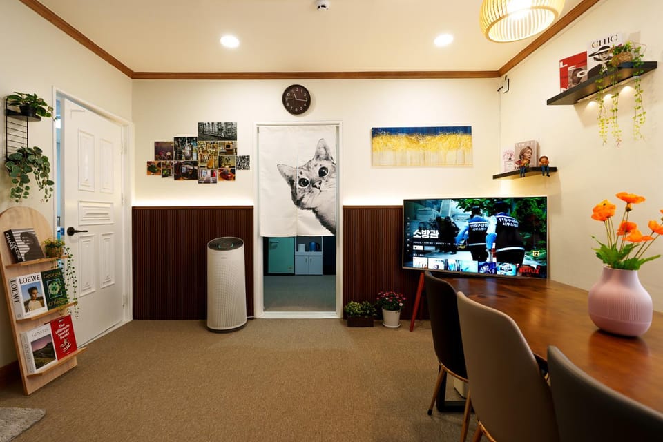 Communal lounge/ TV room, Living room