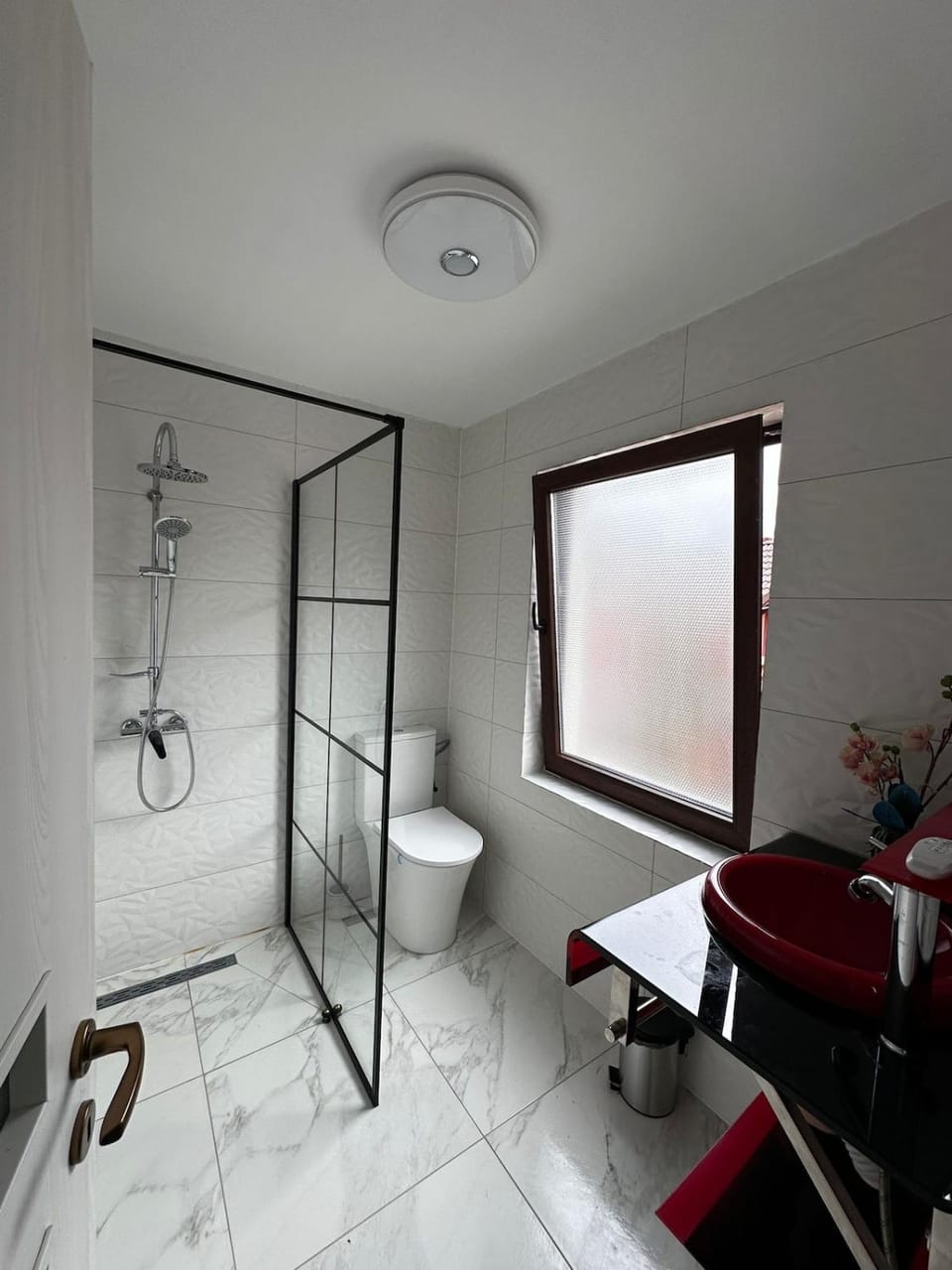 Shower, Toilet, Bathroom, towels