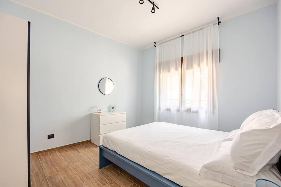 Bed, Bedroom, flat iron