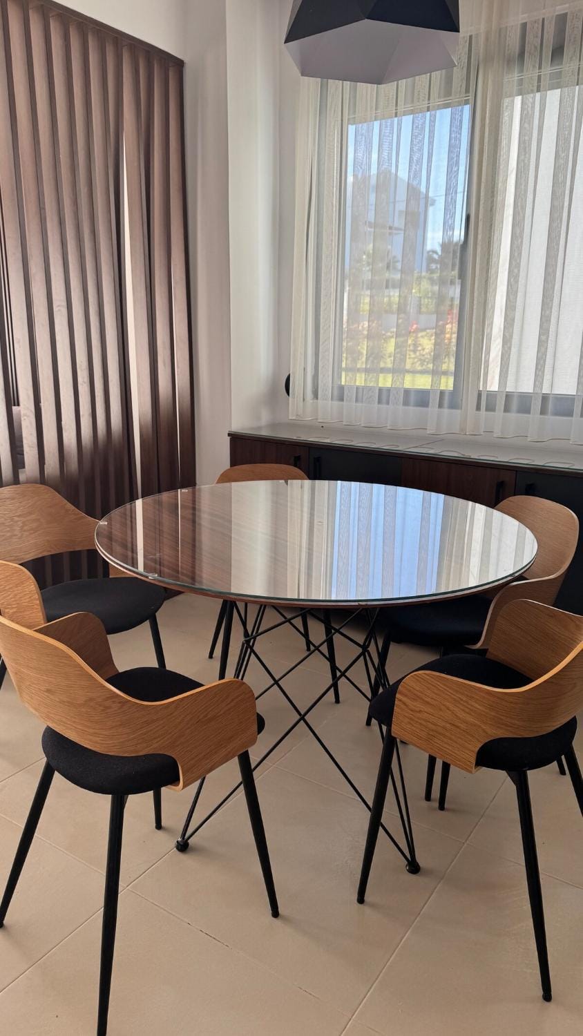 Seating area, Dining area
