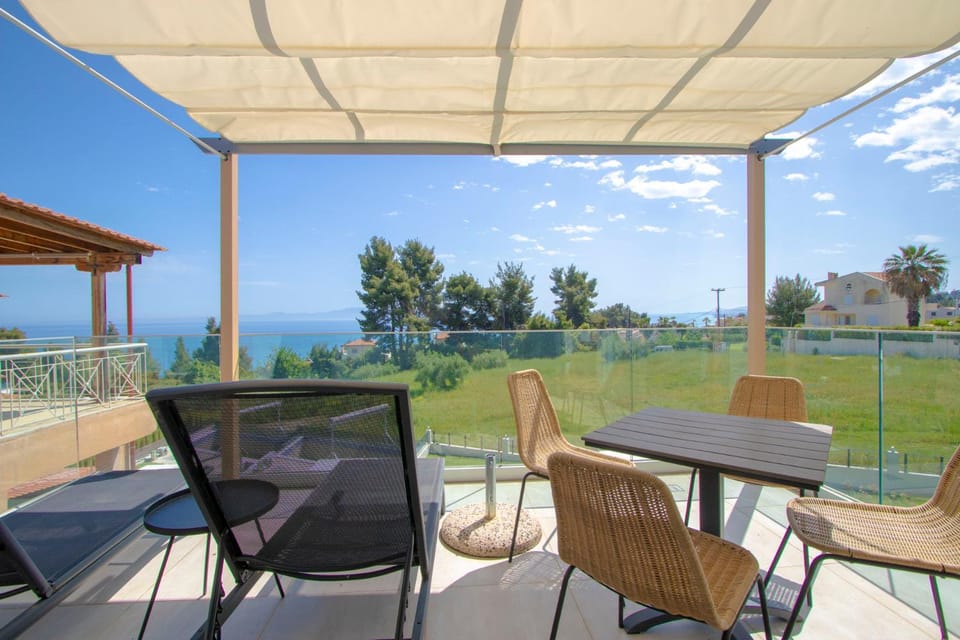 View (from property/room), Balcony/Terrace, Dining area