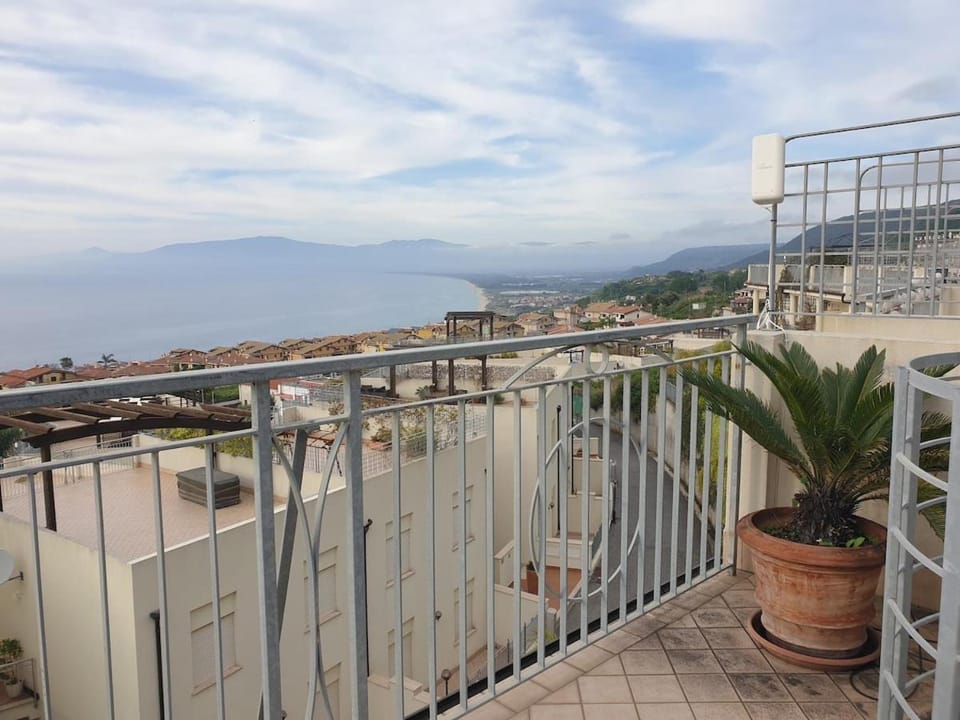Excellent holiday Apartment with Super View Apartment in Pizzo