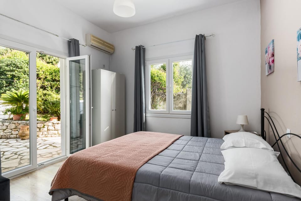 Bed, Bedroom, air conditioner