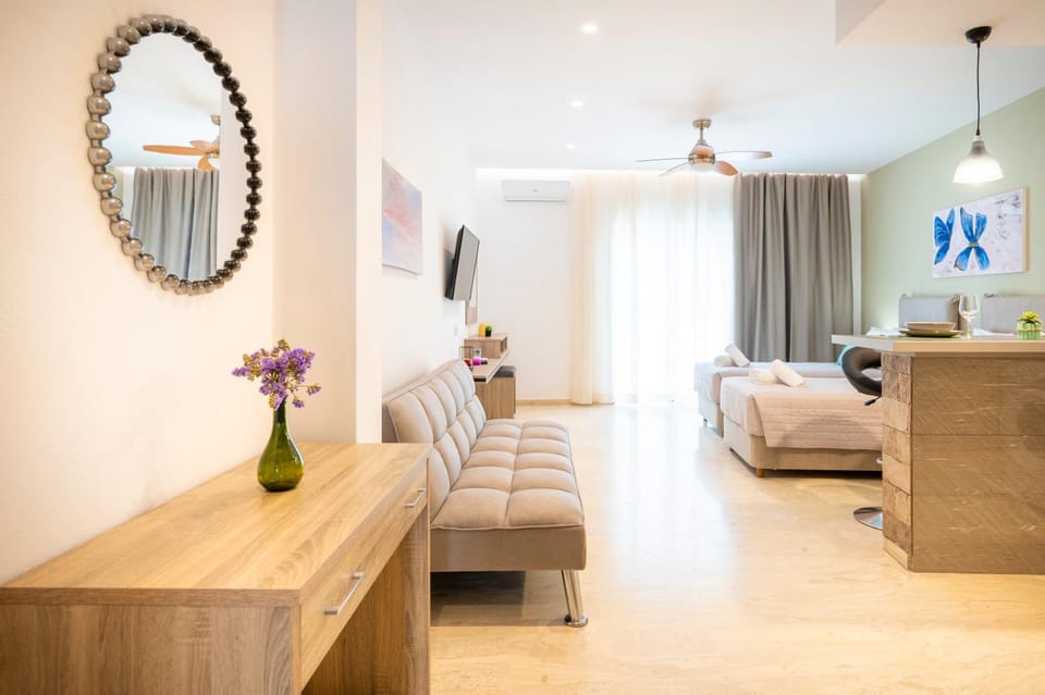 Photo of the whole room, Seating area, Bedroom