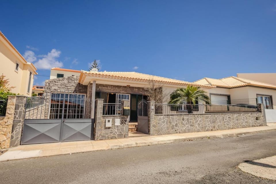 Santo Refúgio House in Madeira District