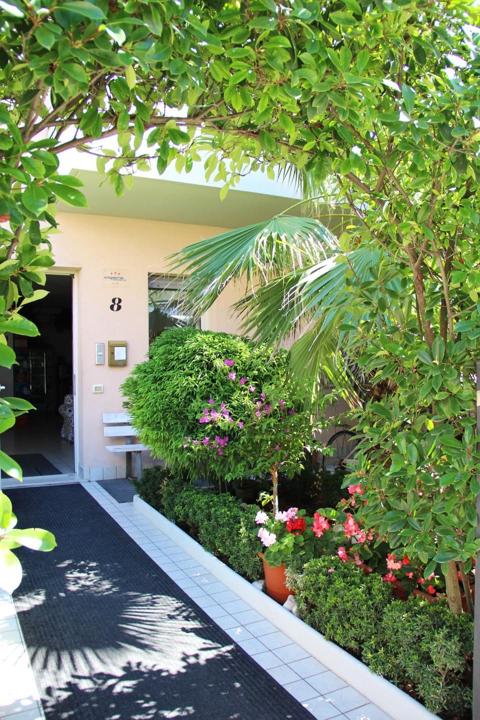 Facade/entrance