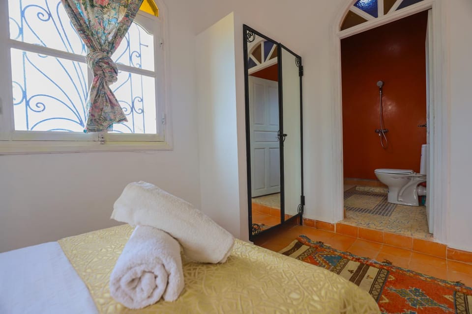 Bed, Bathroom, Photo of the whole room, Bedroom, towels