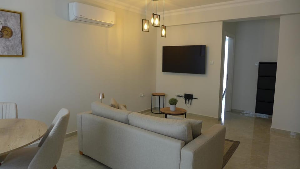 TV and multimedia, Living room, Seating area, air conditioner