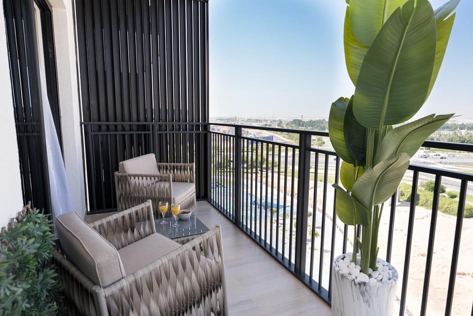 Premium 1BDR Apartment in Yas Island near Ferrari World, Sea World, F1 Apartment in Abu Dhabi