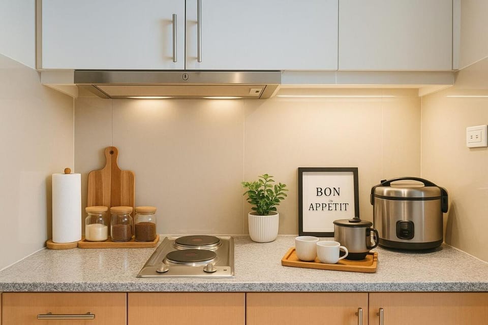 Lovely 1BR w Sunset near Solaire, Okada, Airport Apartment in Pasay