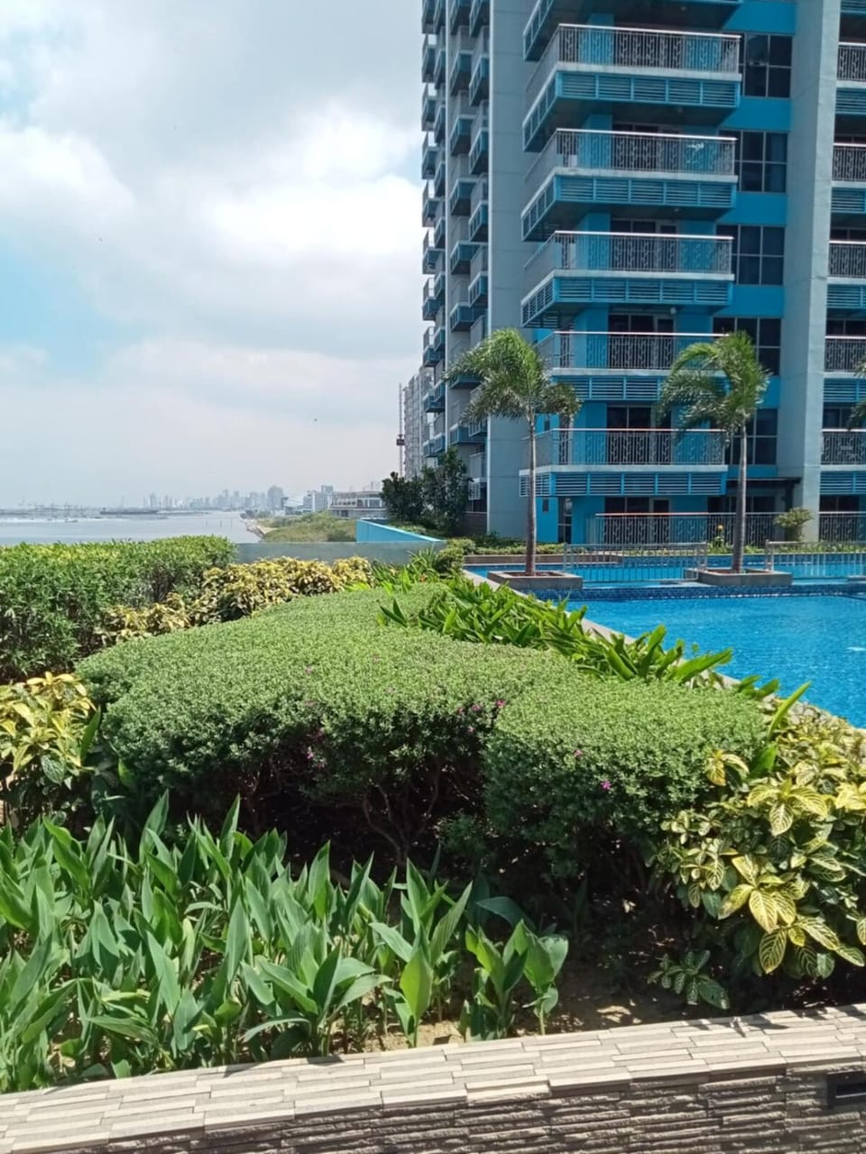 Lovely 1BR w Sunset near Solaire, Okada, Airport Apartment in Pasay