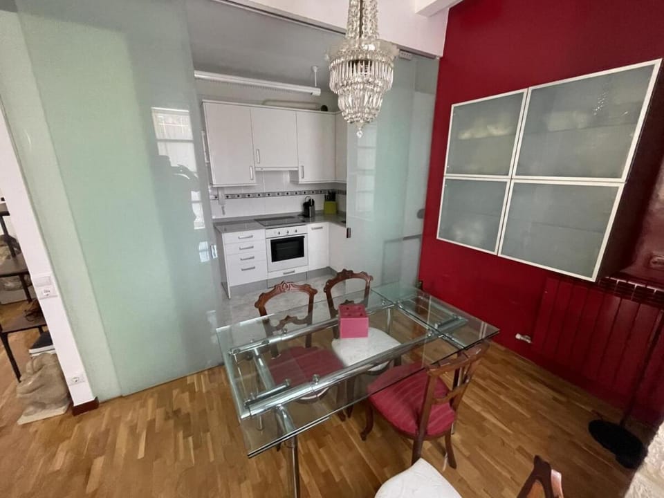 Kitchen or kitchenette, Dining area, oven, stove