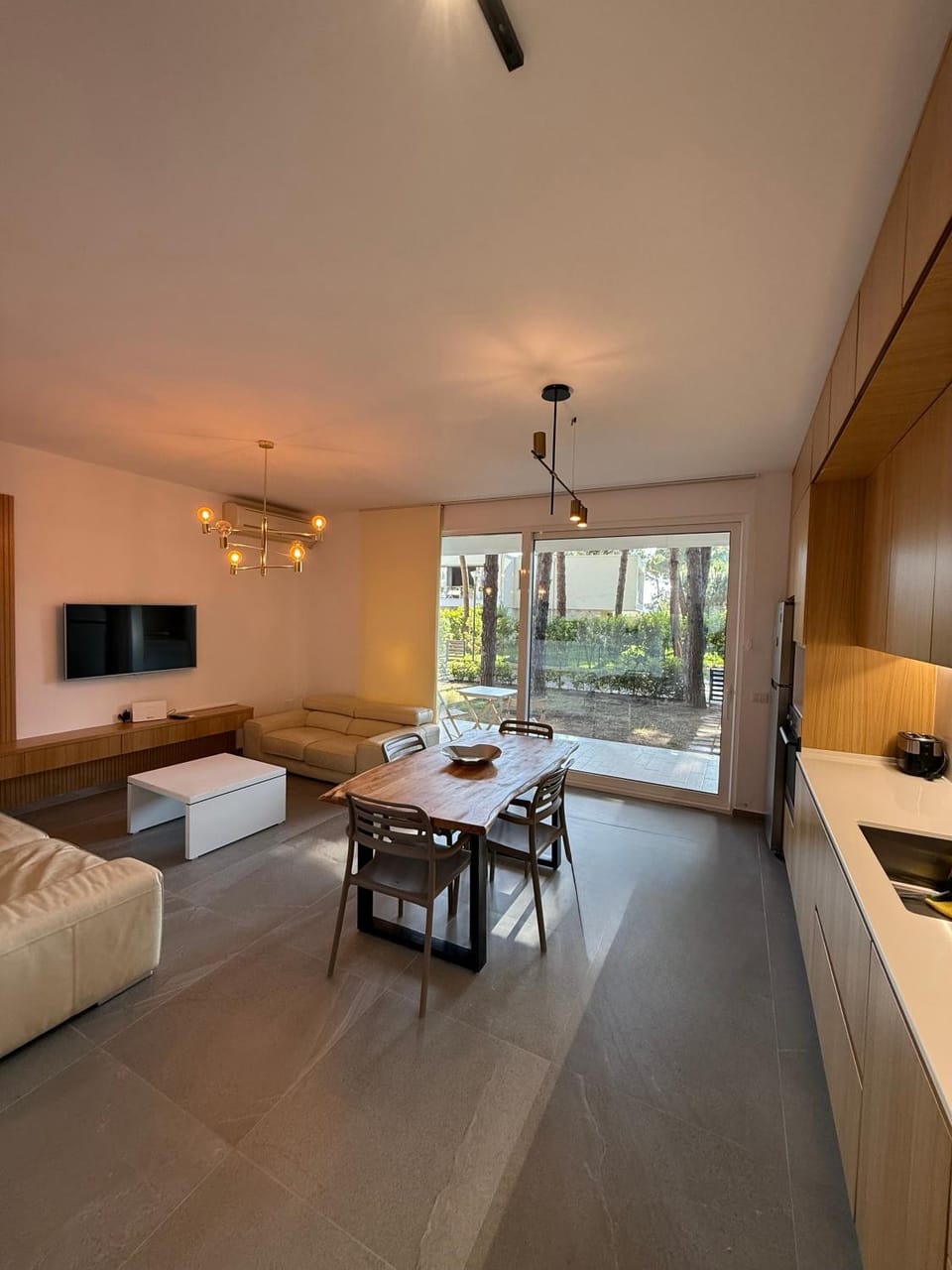 Restaurant/places to eat, Restaurant/places to eat, TV and multimedia, Living room, Photo of the whole room, Seating area, Dining area, Evening entertainment, Garden view, Garden view, Parking, heating, heating, internet, internet, internet, soundproof