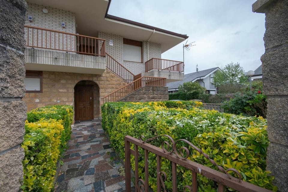 Property building, Day, Garden, Garden view