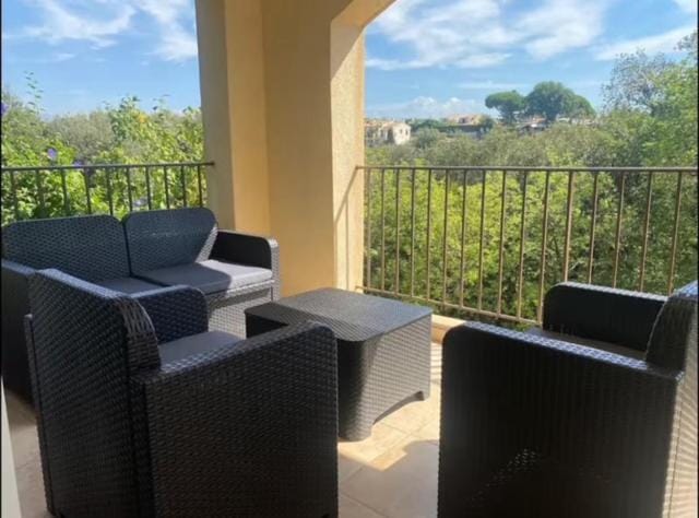 Patio, Day, View (from property/room), Balcony/Terrace