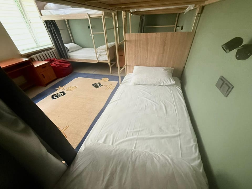 Bed, Photo of the whole room, bunk bed