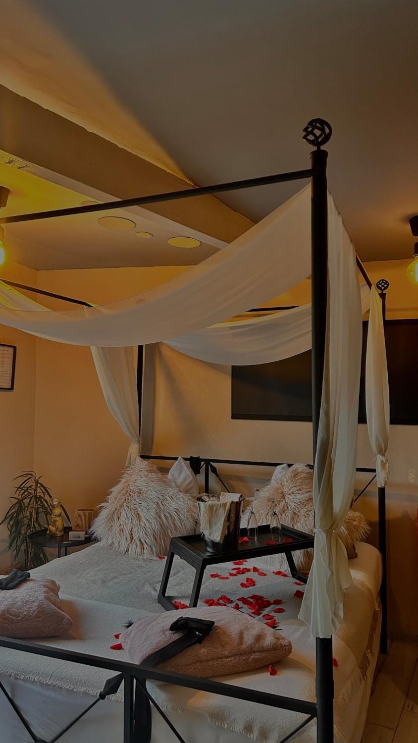 Bed, Photo of the whole room