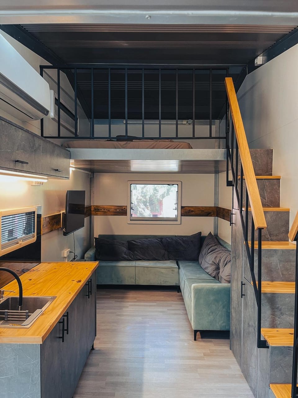 Communal lounge/ TV room, Bed, Living room, Photo of the whole room, Seating area