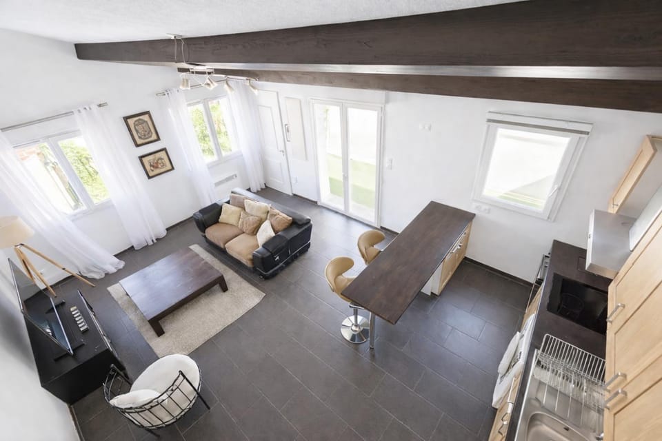 Communal lounge/ TV room, TV and multimedia, Living room, Dining area, Meals, Breakfast, Lunch