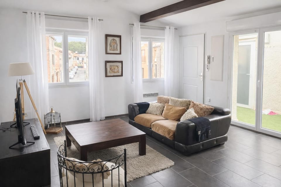 Communal lounge/ TV room, TV and multimedia, Living room, Seating area