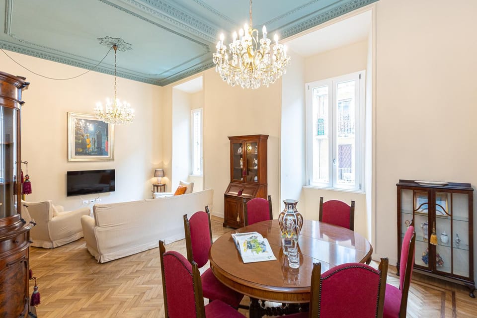 TV and multimedia, Living room, Seating area, Dining area