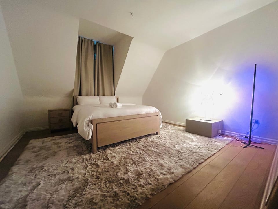 Bed, Photo of the whole room