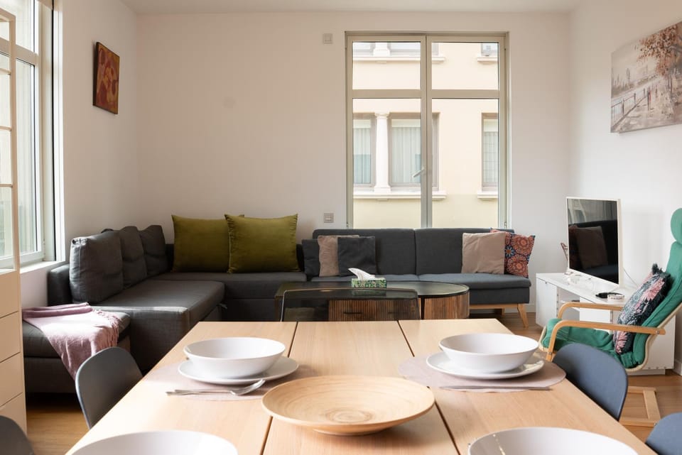 Living room, Dining area