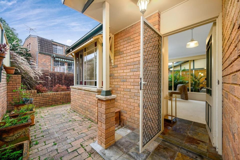 Hornsby Stay Near Station & Shops House in Sydney