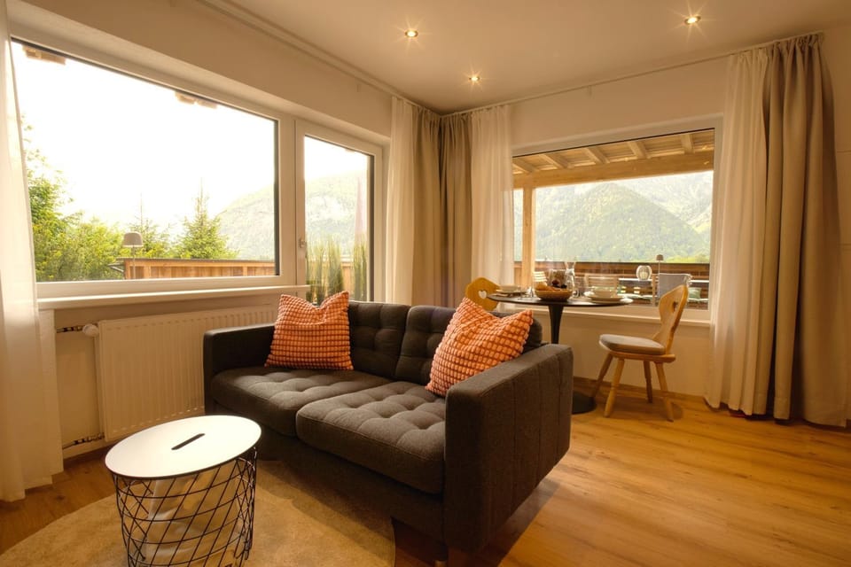 Living room, Seating area, Dining area, Mountain view