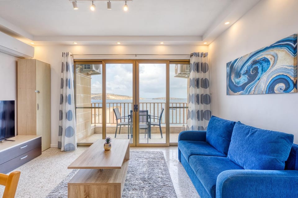 Balcony/Terrace, Living room, Seating area, air conditioner
