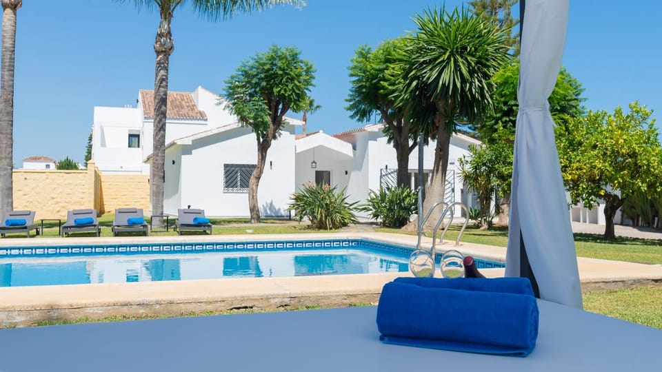 Property building, Pool view, Swimming pool