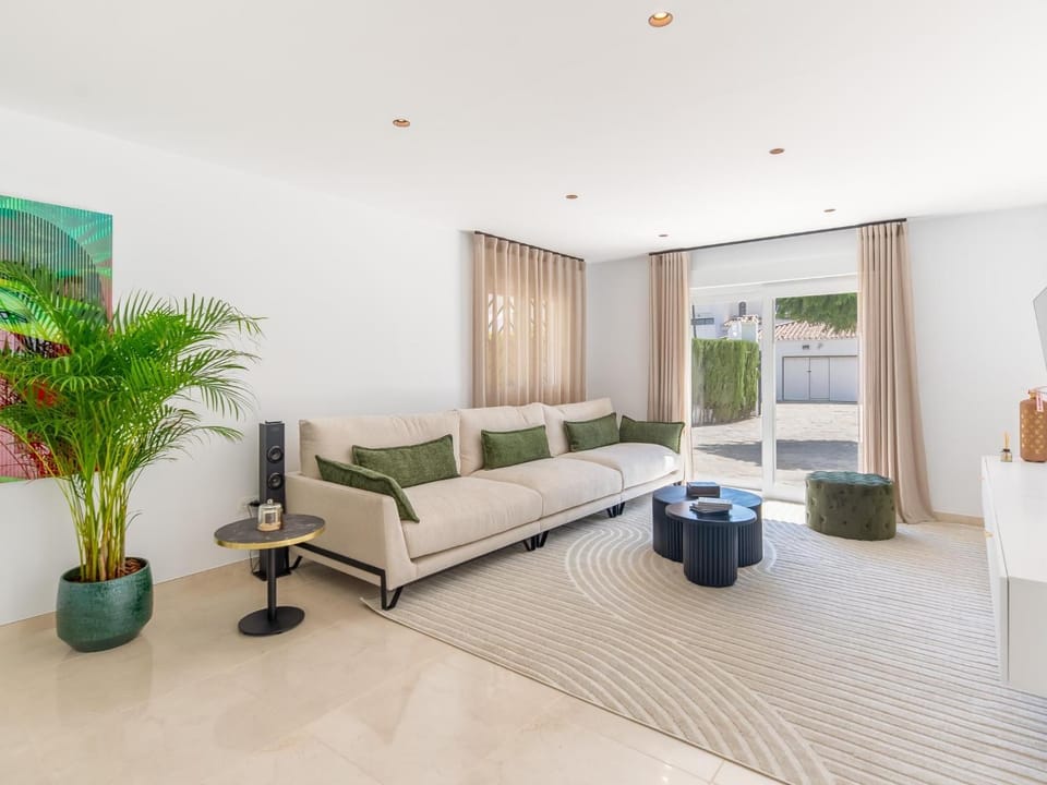 Living room, Photo of the whole room, Seating area