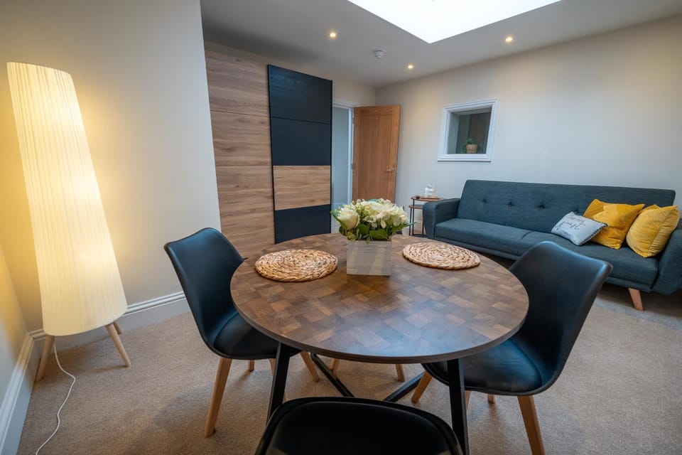 Family,Modern 2 Bedrooms Apartment with Garden Close to Town, Seafront, Hospital, Free Parking Apartment in Eastbourne