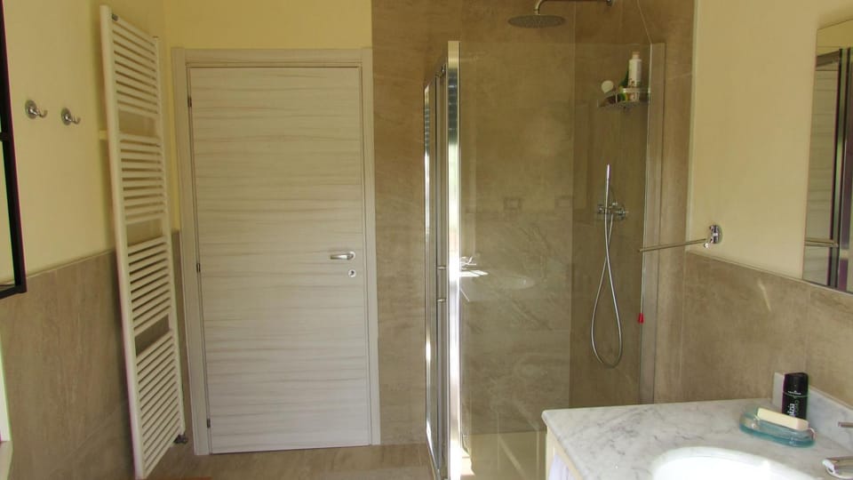 Shower, Bathroom, towels