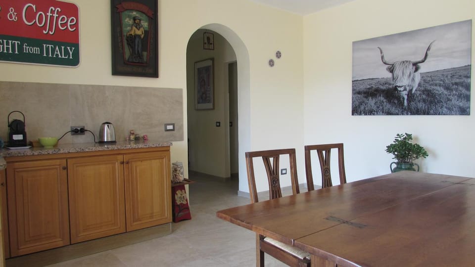 Coffee/tea facilities, Seating area, Dining area