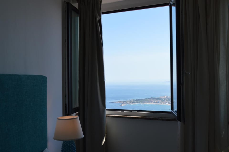 City view, Sea view