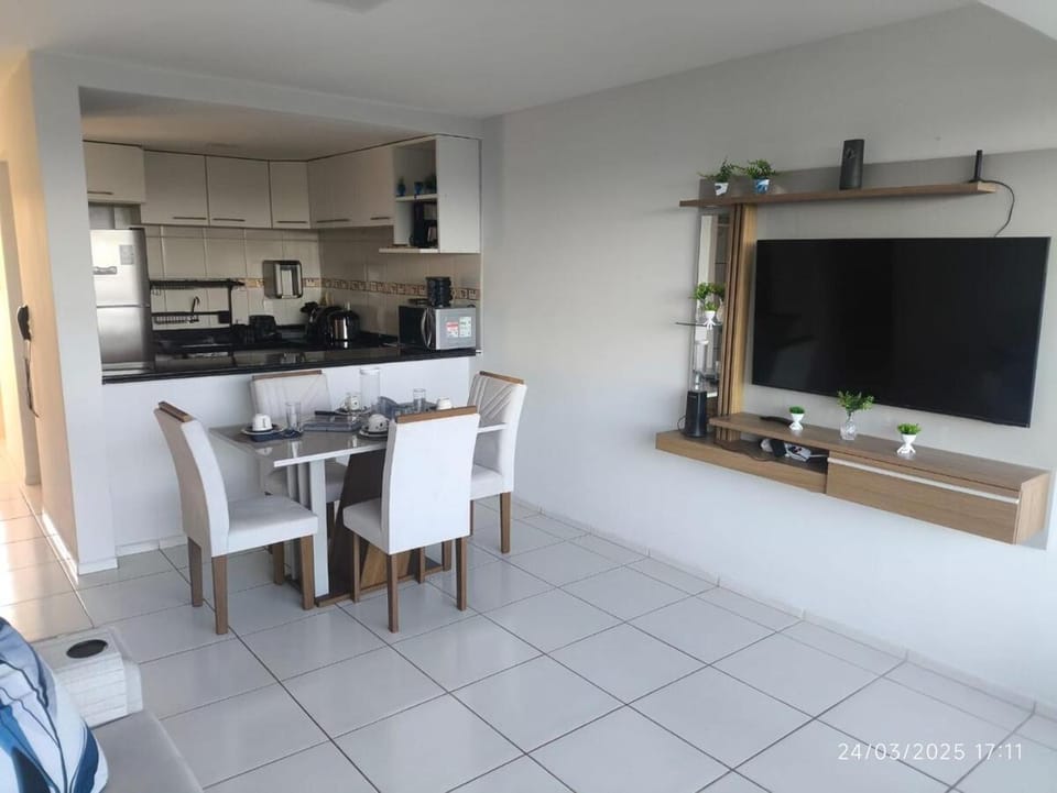 Communal lounge/ TV room, TV and multimedia, Kitchen or kitchenette, Dining area, stove