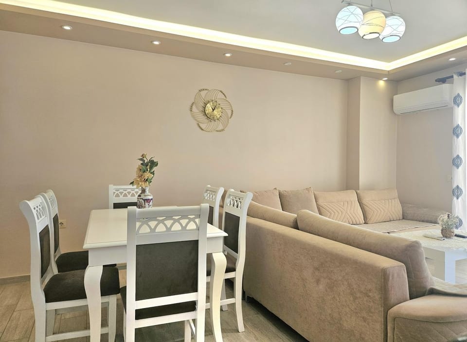 Living room, Dining area, air conditioner