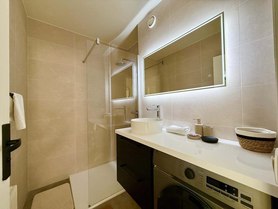 Shower, Bathroom