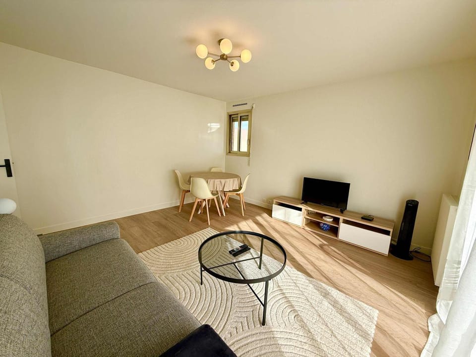 Communal lounge/ TV room, TV and multimedia, Living room, Seating area