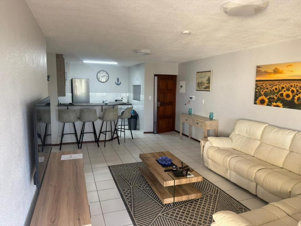 Kitchen or kitchenette, Living room, Seating area