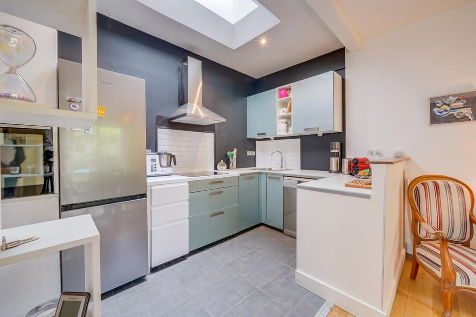 Kitchen or kitchenette, dishwasher
