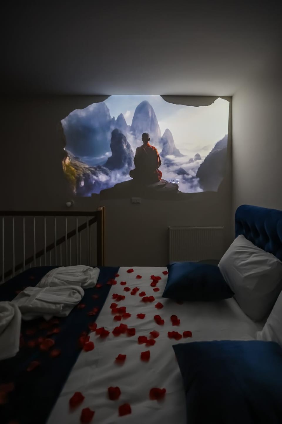 Bed, TV and multimedia, Photo of the whole room, Bedroom