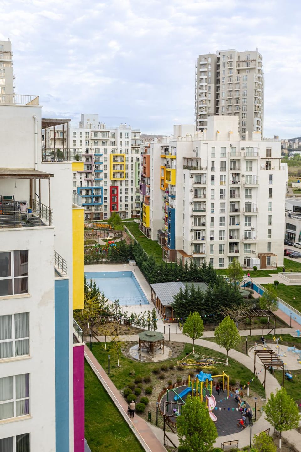 Property building, Day, Neighbourhood, Evening entertainment, City view, Pool view, Street view, Swimming pool
