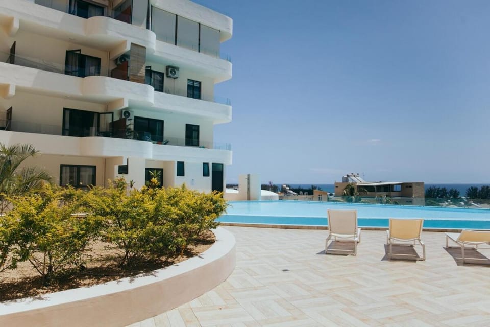 Swimming pool, sunbed
