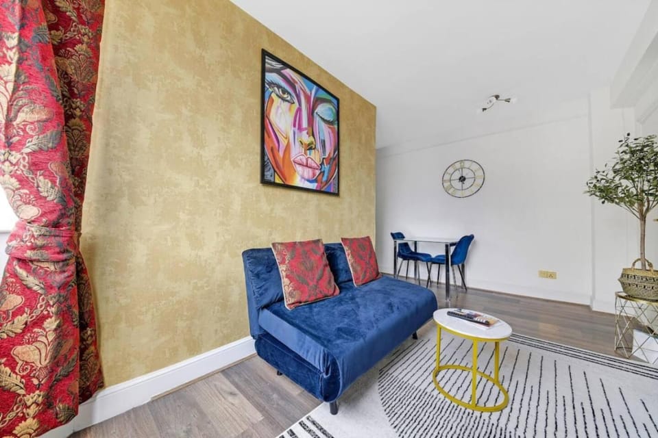 Living room, Decorative detail, Seating area, Dining area