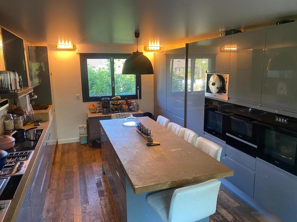 Kitchen or kitchenette, Kitchen or kitchenette, Dining area, oven, stove